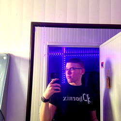 Fitness Model Omarzzitto in Mirror Selfie