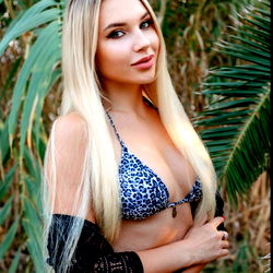 𝗩𝗶𝗱𝗲𝗼𝗰𝗮𝗹𝗹 𝗡𝗢𝗪? Arinka🥰 -𝟵𝟬% off vids photo