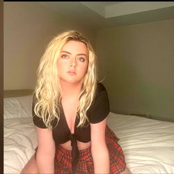 OnlyFans Model 💕𝔸𝕕𝕕𝕚𝕤𝕠𝕟💕 - 🅂🄴🅇🅃🄸🄽🄶 🅀🅄🄴🄴🄽