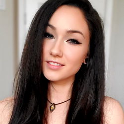 BirdyLovesIt - OnlyFans Model Photo