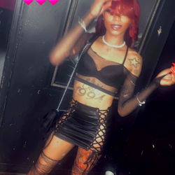 MahoganyBankz in a club