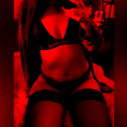 V, the Midwest Onlyfans Model