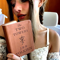 Cassie, the Fantasy Cosplay