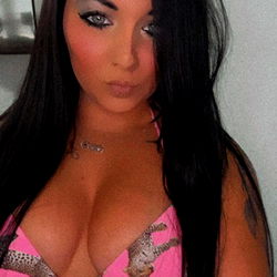 OnlyFans Model Abbs in Pink Bikini