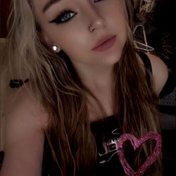 Utah-based Model Babygirlrose in Stylish Photoshoot