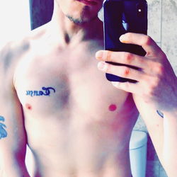 Fit AbsoluteSex Model Strikes a Pose for Instagram