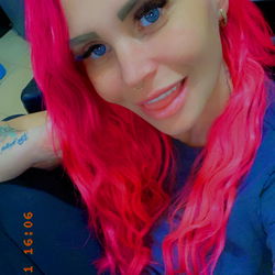 Alyssa Jade, the Vivid-haired beauty from Melbourne