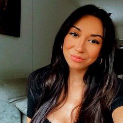 Model ChiIIingwithasmr Shares Selfie