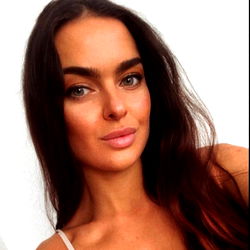 Tessa Passion 🍓💙💛 photo