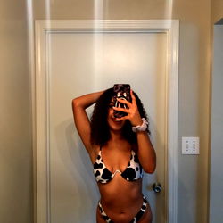 Mistress Aria, the Seductive OnlyFans Model