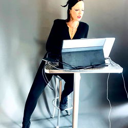 A Fashionable and Confident Model