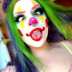 Oopsie The Clown 🫣🎪: A Model Of Unique Style And Expression