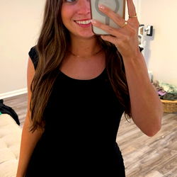 Onlyfans Model A🌸 Shares a Mirror Selfie in a Black Jumpsuit, Age: 25, Gender: Female