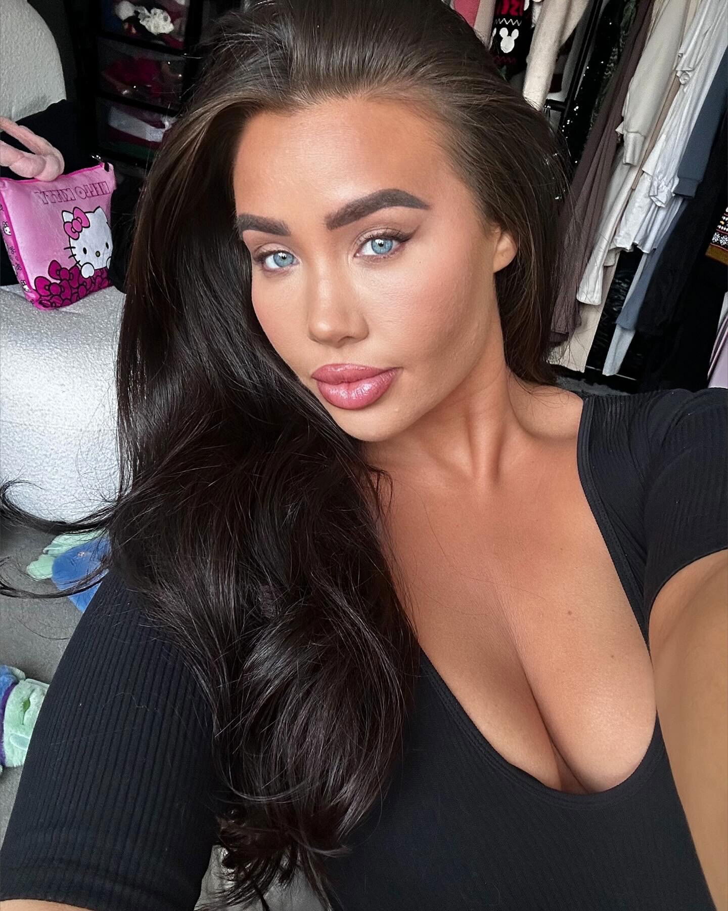 MIA BROOKS 💕 photo