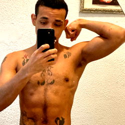 Famous Onlyfans Model Tyler Big XXL Showcases His Muscular Physique