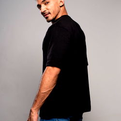 Stylish Alexxx95 Poses Confidently