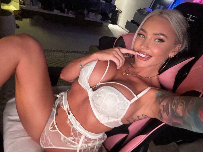 Molly❤️‍🔥💣 photo