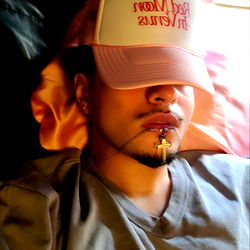 Man in baseball cap with sunglasses