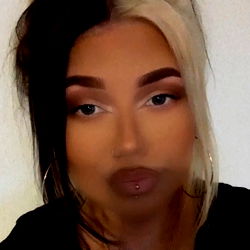 UK's Loz X, Onlyfans Model