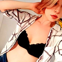 Ange de sang, a Model Posing for Her OnlyFans Fans