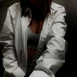 OnlyFans Model Arii Jetz in a Chic Shirt-Jacket Combo