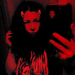 Horror Brat: Scary Fan Selfie