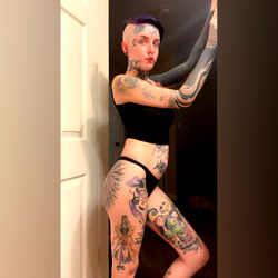 OnlyFans Model Ash Putnam: A Tattooed Photographer