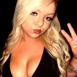 Blonde Zoeee, onlyfans model, winks in front of camera