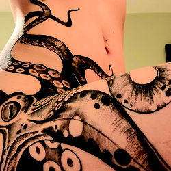 DonnaLaneXXX Tattooed Model Showcasing Leg Tattoo