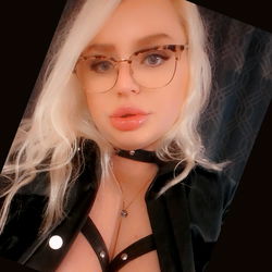 KinkyKitaDoll - Striking Blonde Onlyfans Model in a Bold Black and Gold Jacket