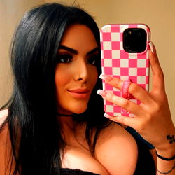 Onlyfans Model Kelsey Elaine Posing in Intimate Settings