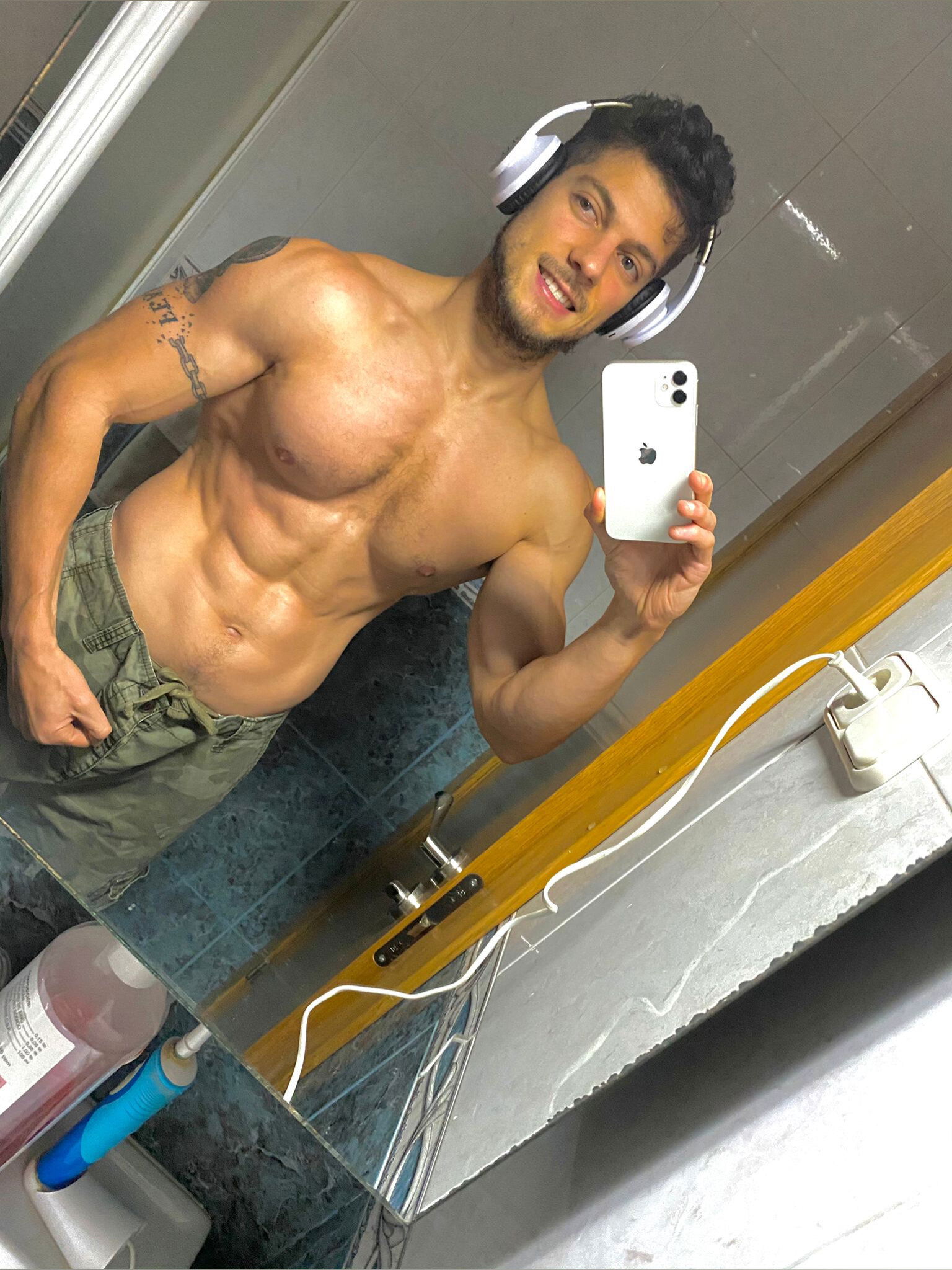 🅑🅞🅨Ⓖⓨⓜ🔞#1 SPANISH OF🥇 photo