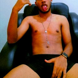 OnlyFans Model Javier Chavez from Colombia Sharing Intimate Moments