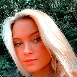 Alexandra Decker, Model and Content Creator