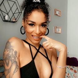 OnlyFans Model AALIYAH from the UK