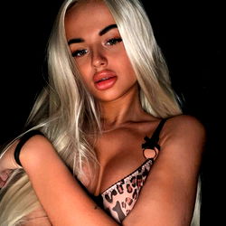 Johna Ivy🍇LINK IN BIO TO SEE EVEN MORE! photo