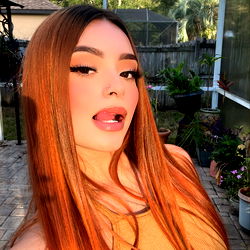 Stunning Colombian Model Amy Luna Poses for Instagram