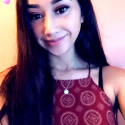 Model Alyyyyxoxo from California