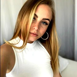 🦋 𝐇𝐨𝐥𝐥𝐲 𝐂𝐥𝐮𝐞 🦋 | ꜰʀᴇᴇ ᴘʀᴏꜰɪʟᴇ photo