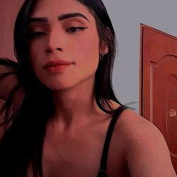 Model Dahyanna: Stunning Photos