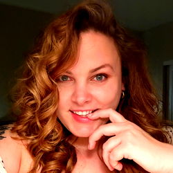 𝐋𝐚𝐝𝐲 𝐑𝐢𝐬𝐪𝐮𝐞́ photo