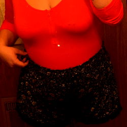 Vibrant Atlanta Model Savannah Showcases Summer Style with Orange Tank Top and White Denim Shorts