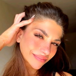 Aphrodite - Beauty In Her Eyes