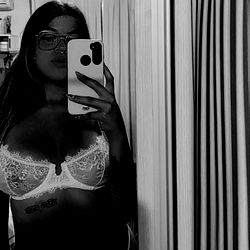 Issadora: OnlyFans Model, Berkeley, California