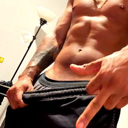 Fit OnlyFans Model AkAtae Showcases His Abs and Gift