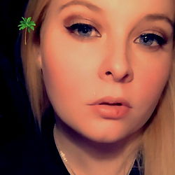 AkayLex Bunch: Unfiltered Beauty