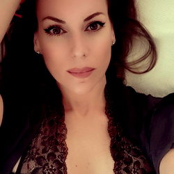 Onlyfans Model Altea: Glamour and Allure