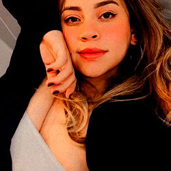 Model Portrait of Scarlett Muffin