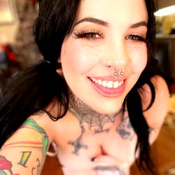 𝕹𝖆𝖚𝖌𝖍𝖙𝖞 𝕲𝖆𝖒𝖊𝖗 𝕲𝖎𝖗𝖑 photo