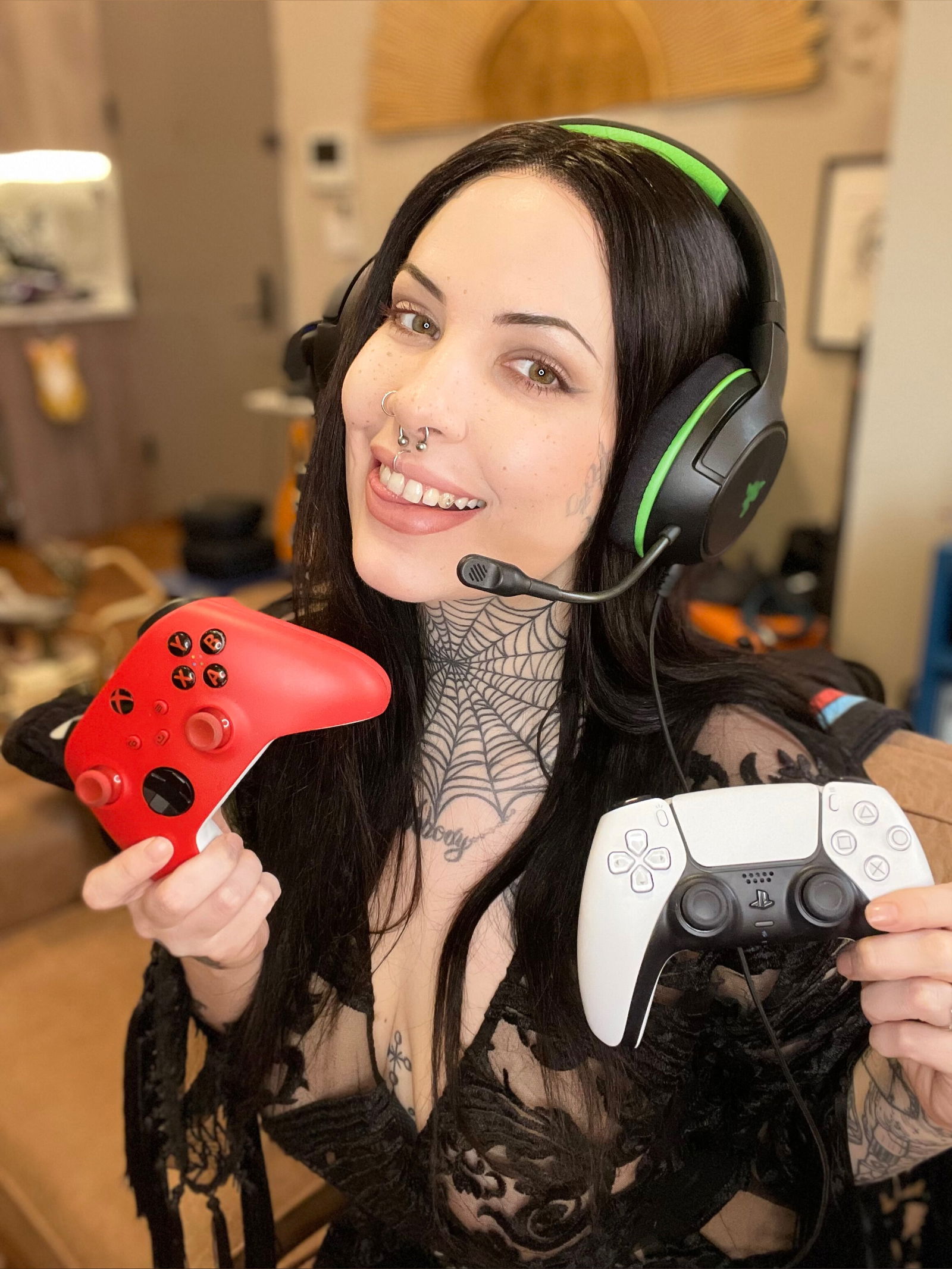 𝕹𝖆𝖚𝖌𝖍𝖙𝖞 𝕲𝖆𝖒𝖊𝖗 𝕲𝖎𝖗𝖑 photo